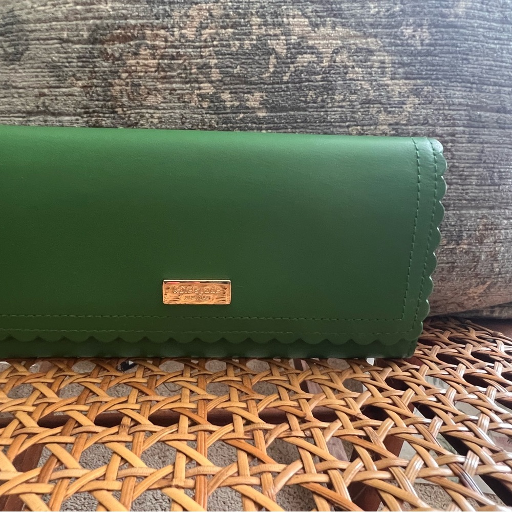 Kate Spade smooth leather wallet with scallop detail